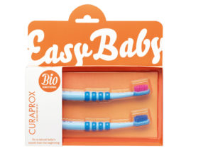 Curaprox Baby, première marque de produits bucco-dentaires biofonctionnels pour bébés.