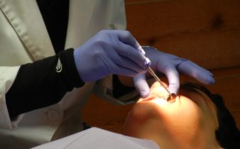 L'orthodontie et les appareils invisibles.