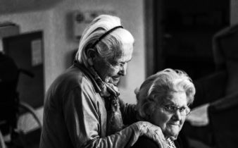 La téléassistance pour aider les personnes âgées à être plus autonomes