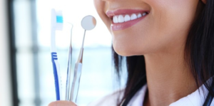 Implant dentaire : le guide complet pour faire le bon choix.