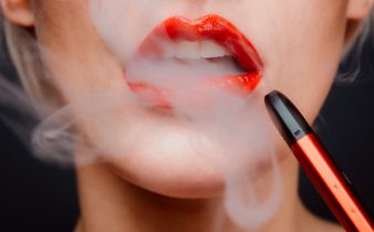 Cigarette électronique : aide-t-elle vraiment à arrêter de fumer ?