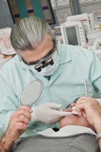 Implant dentaire : comment se déroule l’opération