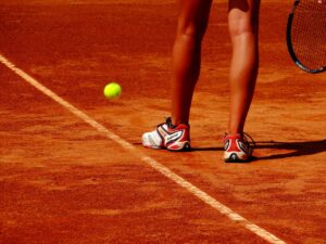 Service au Tennis : Techniques, Stratégies et Astuces