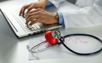 Symptômes qui doivent vous pousser à consulter un cardiologue à Fès