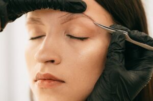 Greffe de sourcils : tout ce que vous devez savoir