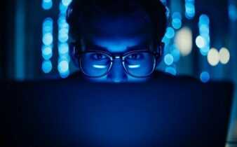 Lumière bleue et fatigue visuelle : que dit la science sur la lecture numérique ?