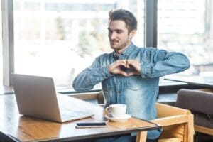 Cohérence cardiaque au travail : mieux gérer ses émotions