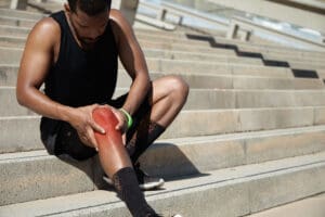 Astuces pour éviter les blessures en sport : le guide complet