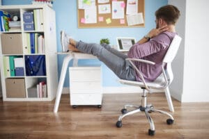 Posture au bureau : meilleurs exercices pour prévenir les douleurs.