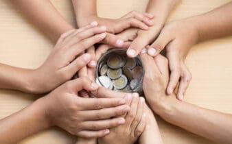 Créer une cagnotte solidaire : offrir un cadeau qui a du sens