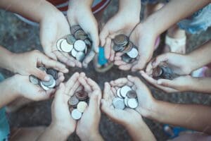 Créer une cagnotte solidaire : offrir un cadeau qui a du sens