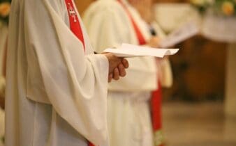 Vêtements liturgiques : tradition et design moderne