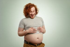 Ventre gonflé le soir : causes fréquentes et solutions efficaces