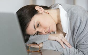 Fatigue nerveuse : symptômes, causes et solutions