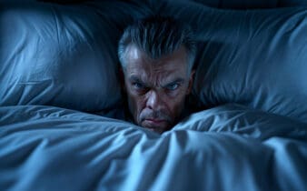 Comment calmer une crise d'angoisse la nuit : méthodes efficaces