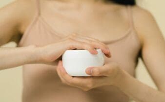 Produits cosmétiques de mauvaise qualité : quels risques ?
