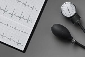 Stress et hypertension : symptômes, causes et risques